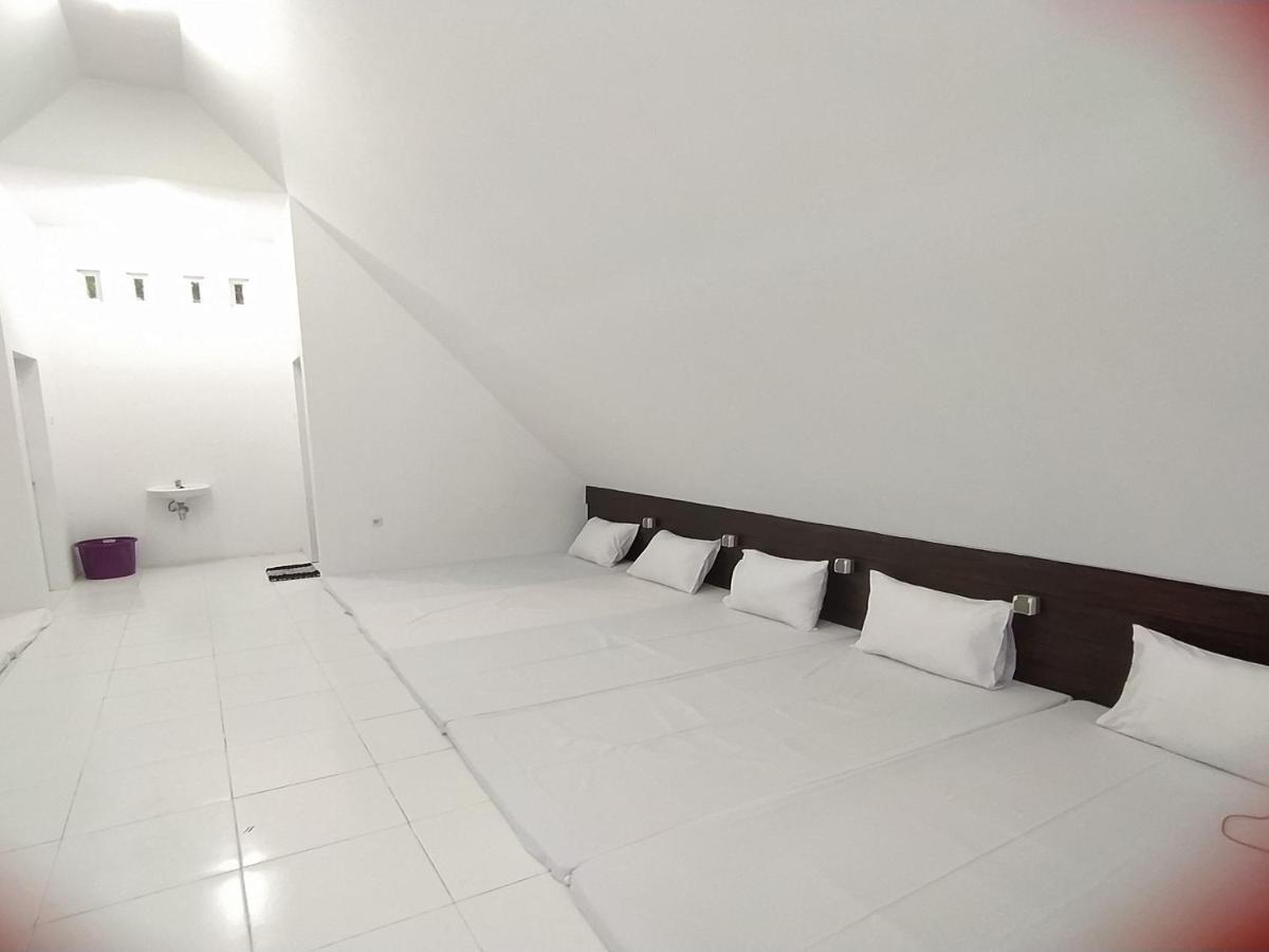 Seger Nusantara Hostel Kalisat Екстериор снимка