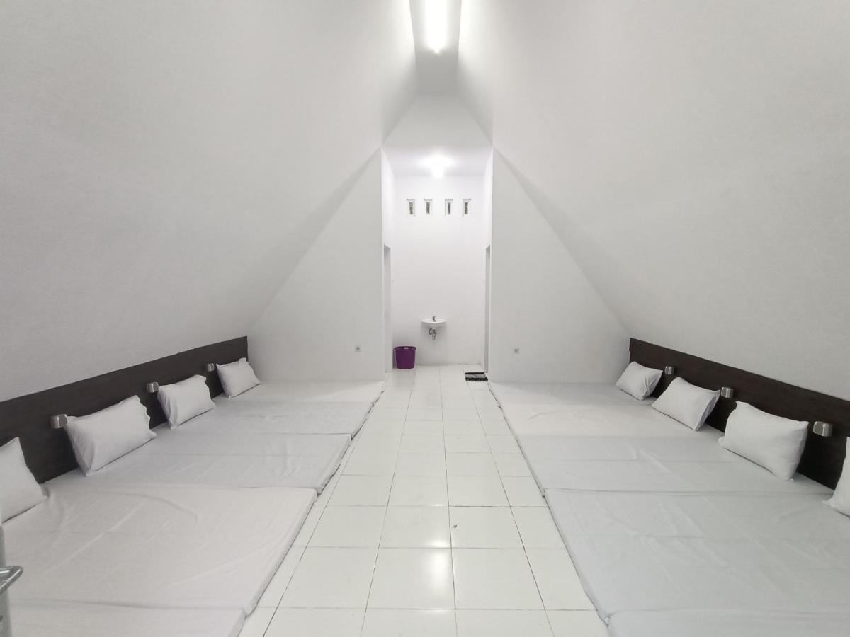 Seger Nusantara Hostel Kalisat Екстериор снимка