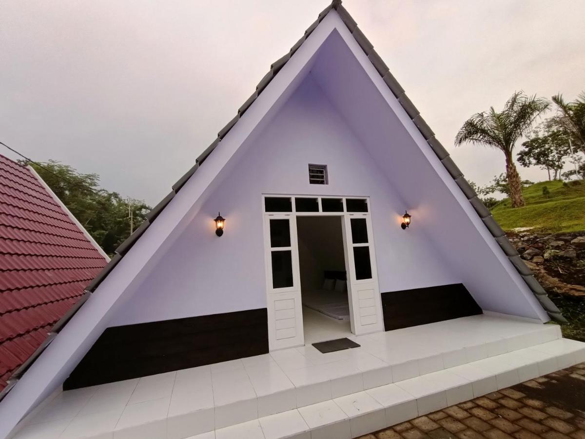 Seger Nusantara Hostel Kalisat Екстериор снимка