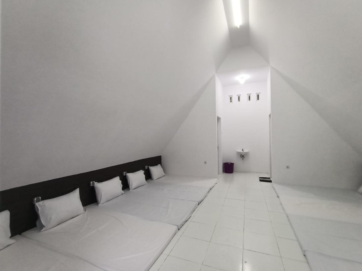 Seger Nusantara Hostel Kalisat Екстериор снимка