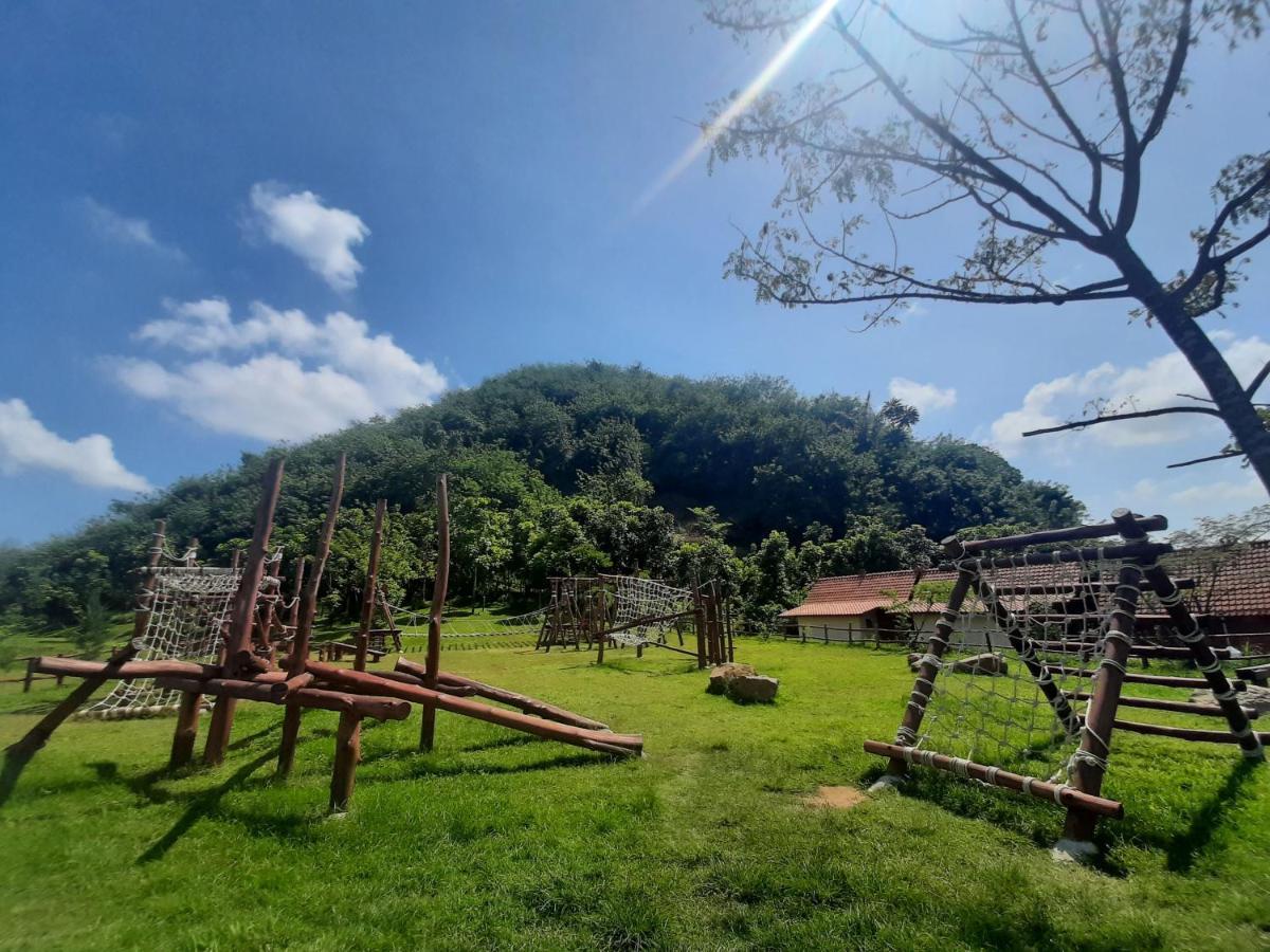 Seger Nusantara Hostel Kalisat Екстериор снимка